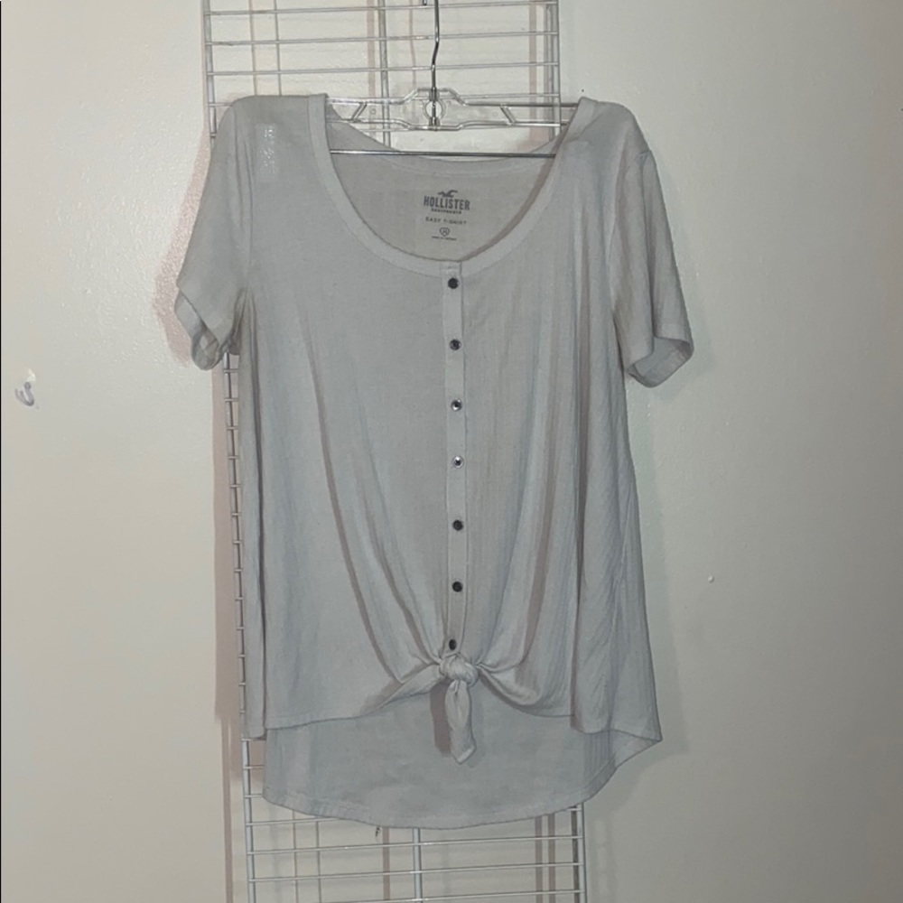 white hollister t shirt/dress shirt